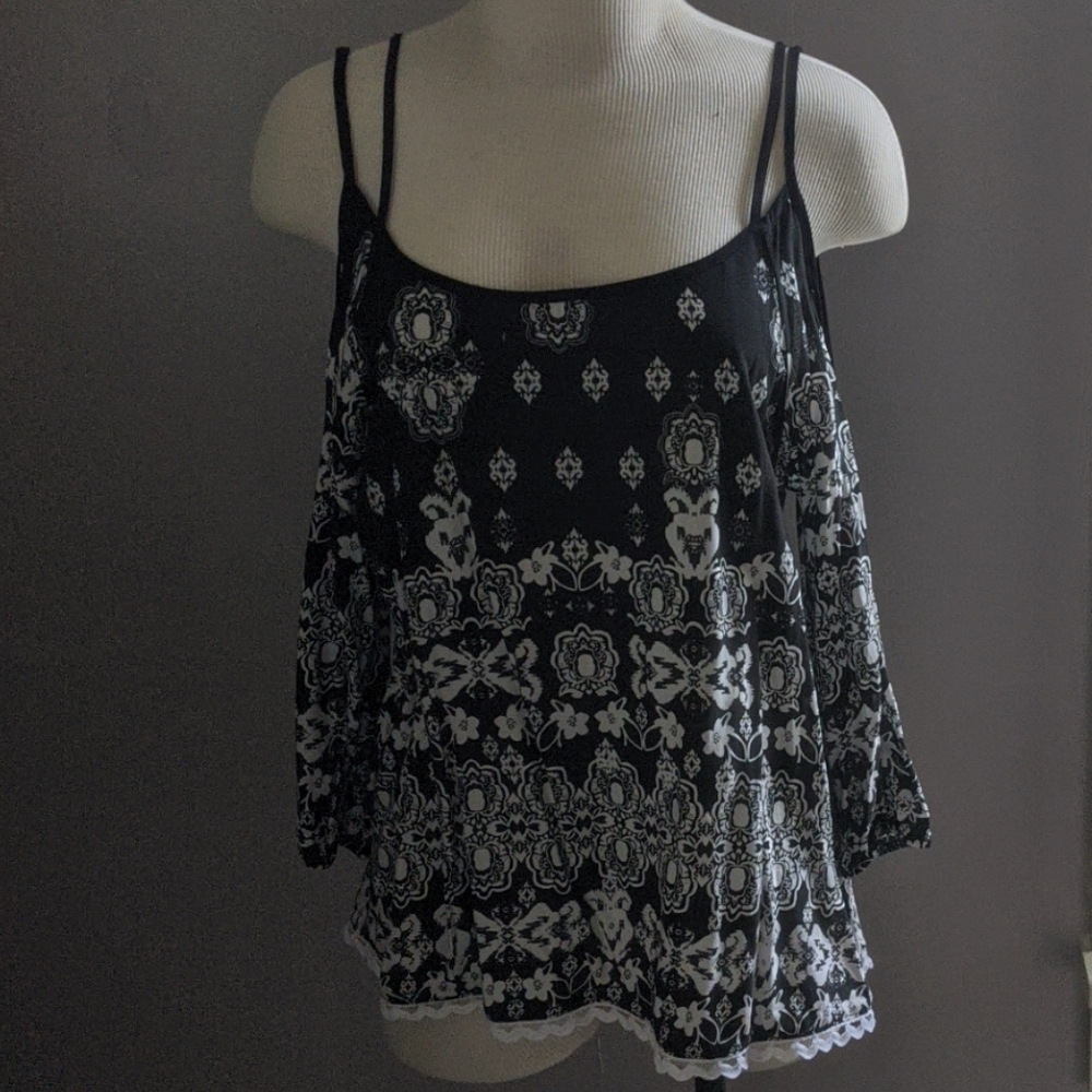 Drop shoulder top